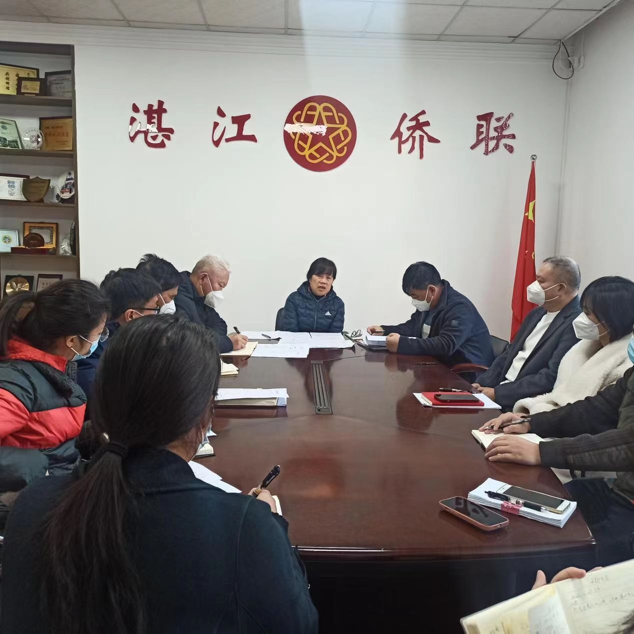 湛江市侨联传达全省高质量发展大会、湛江市“竞标争先”行动、展现“比学赶超”状态动员大会会议精神