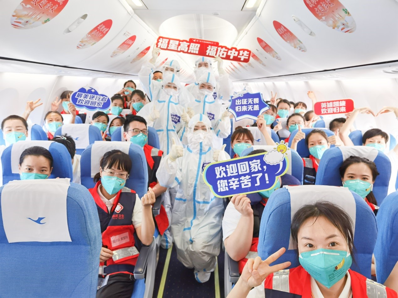 机场蕞高礼遇“过水门”迎接福建援沪医疗队凯旋