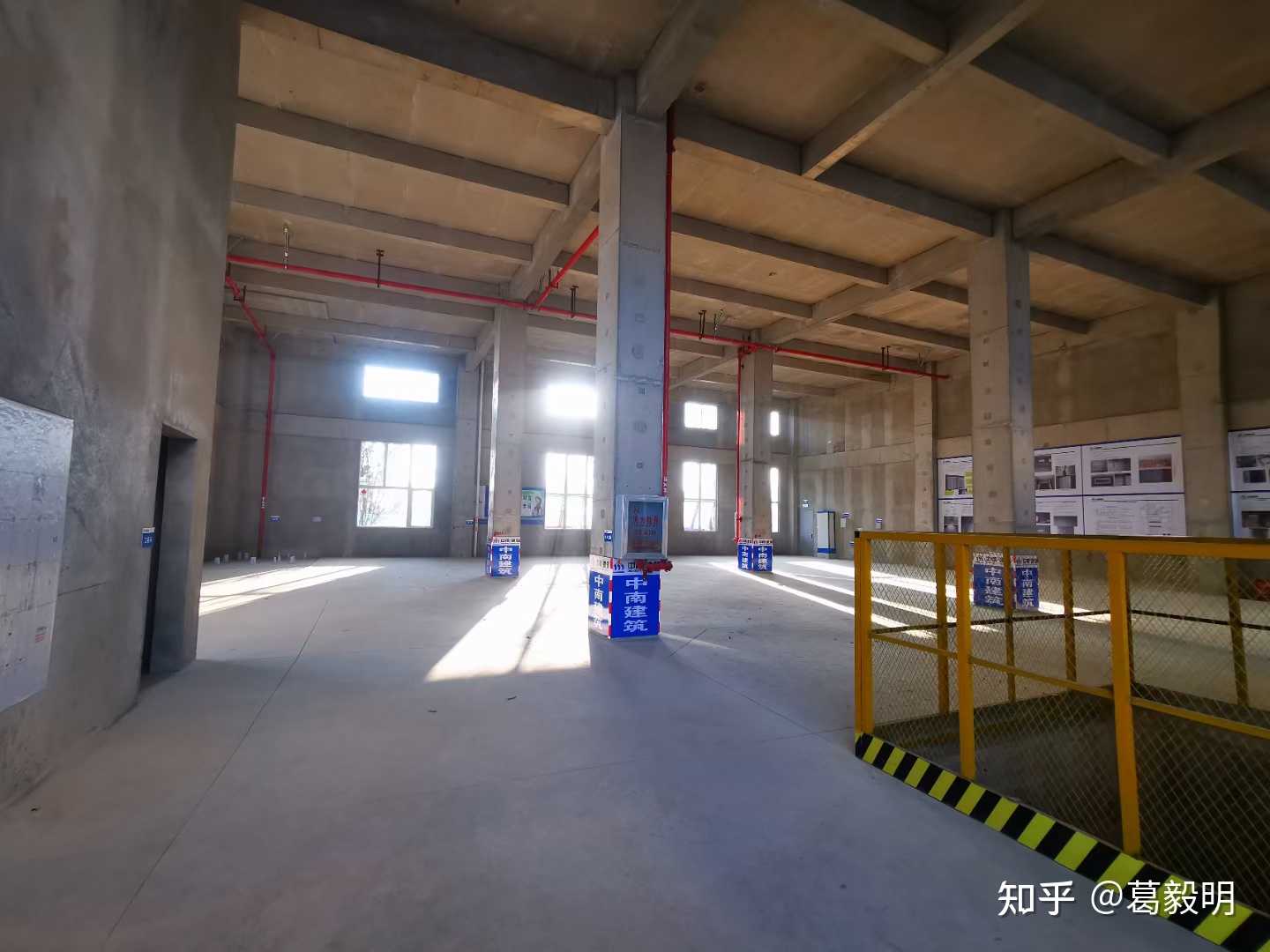 中南高科广东肇庆端州标准厂房出售,另有工业用地可定制厂房,可承接新材料、涂料、机械加工、装备制造等行业。